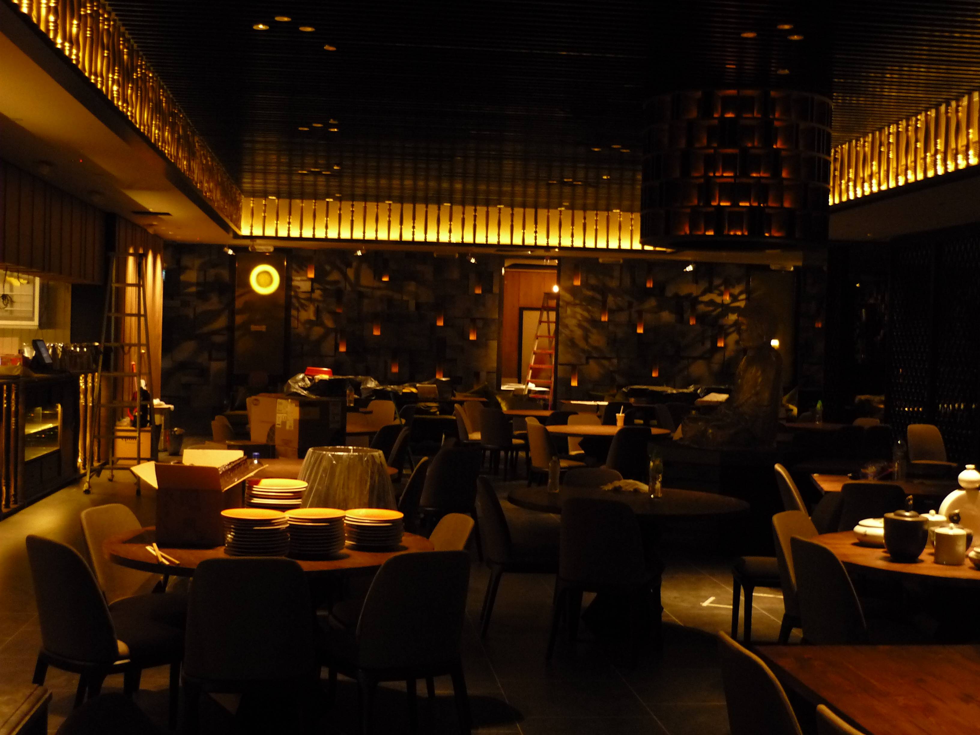 LE Restaurant custom ceiling design and ambient lighting systems